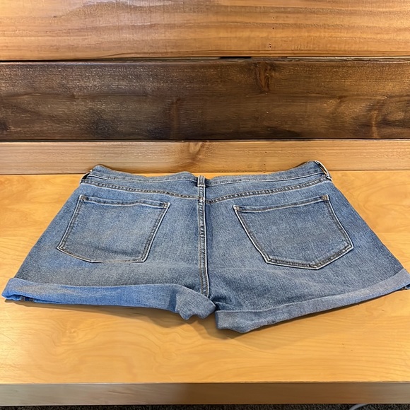 Old Navy shorts bundle. 2 denim cut offs and 1 everyday shorts sz 12 - Picture 7 of 11